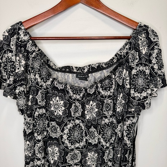 Torrid Medallion Print Off Shoulder Top Size 1x - Picture 4 of 7